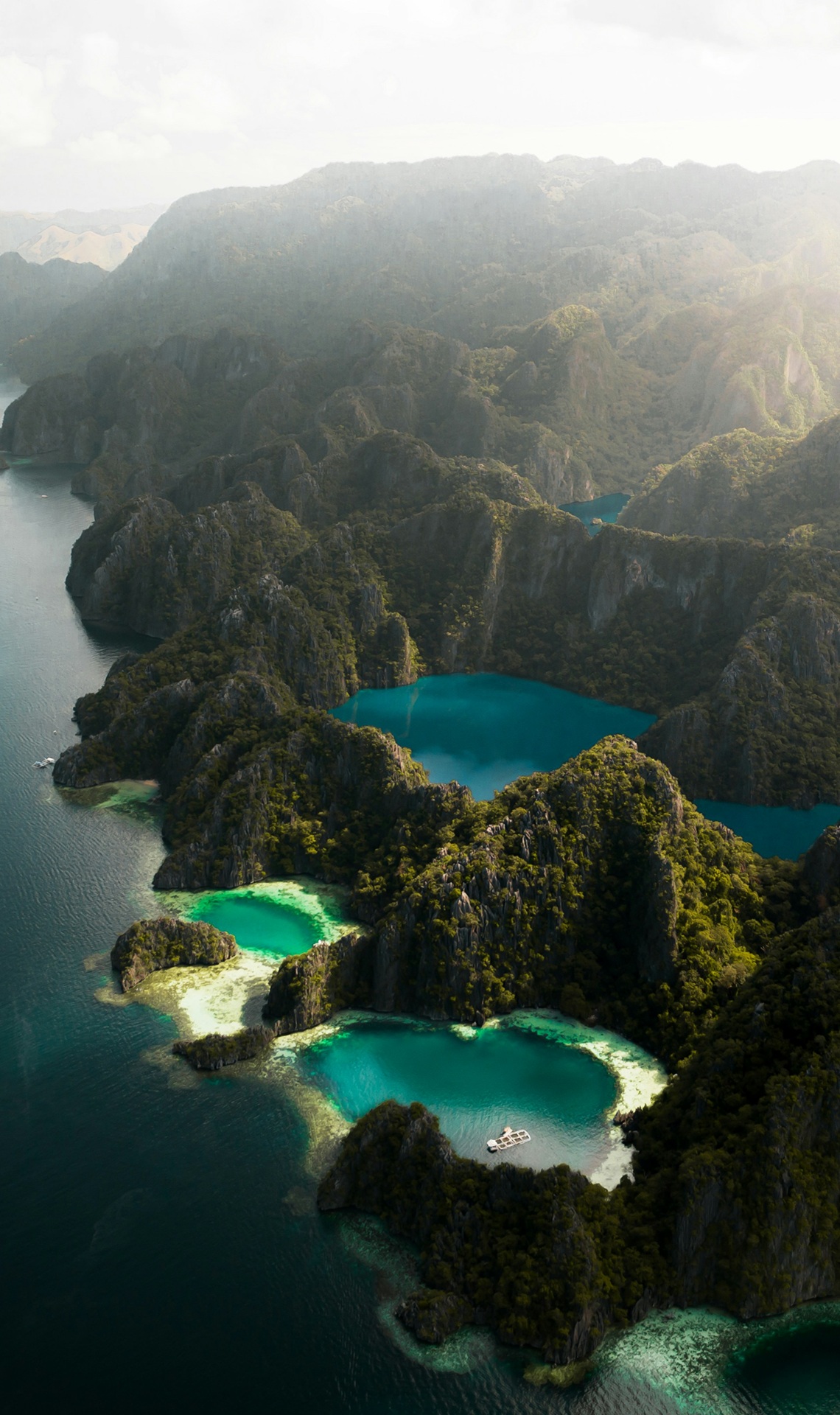 Coron dall'alto | Jake Irish on Unsplash | Viaggigiovani.it