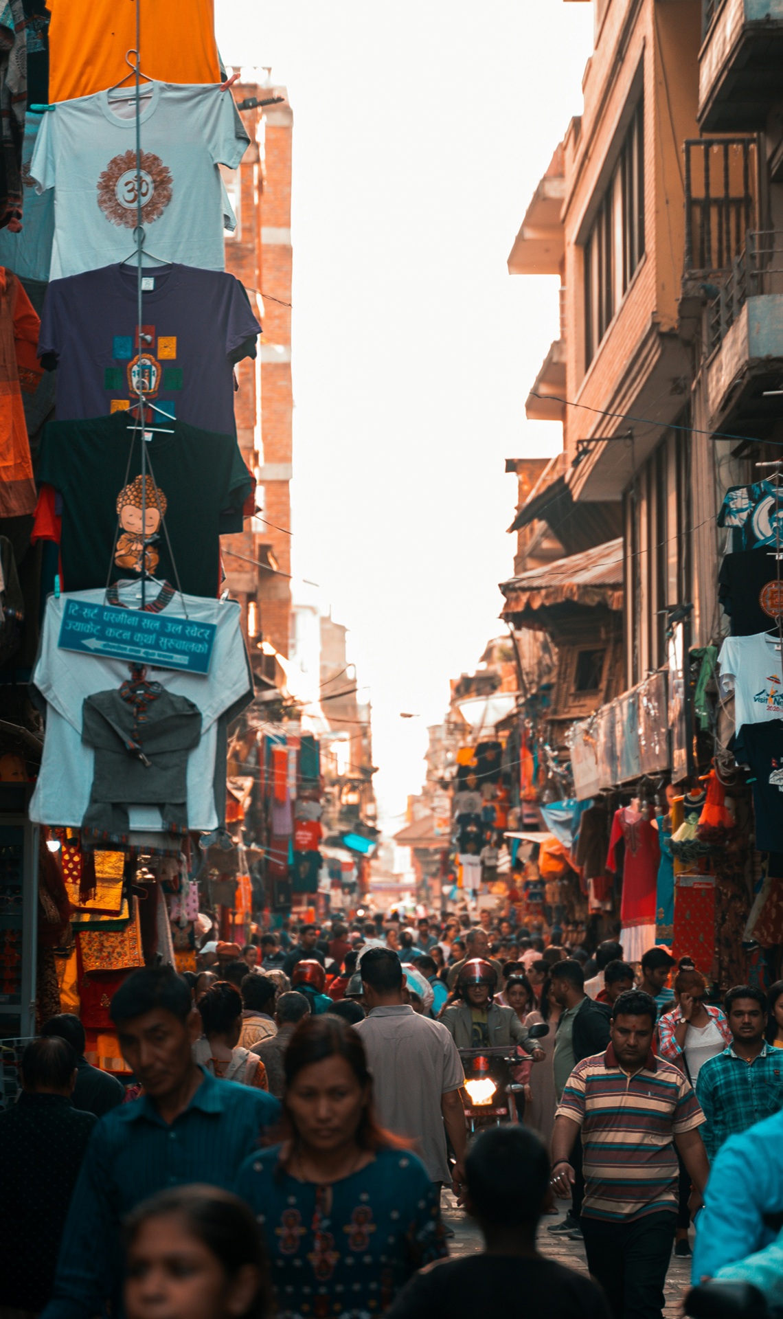 Tra le vie di Kathmandu | Elton Sa on Unsplash | Viaggigiovani.it