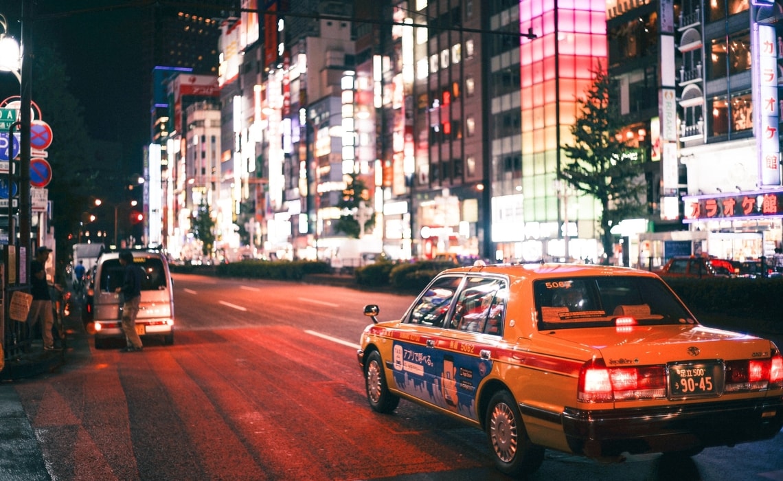 Non aprire o chiudere la portiera dei taxi