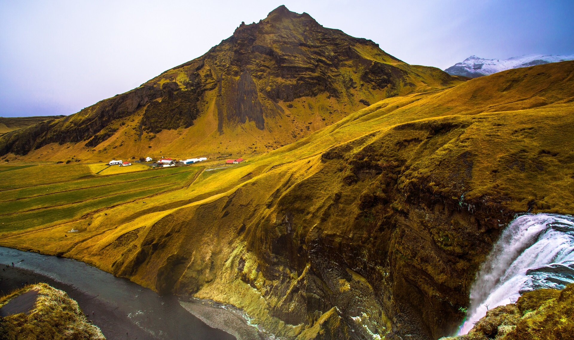 Skogafoss Waterfall | Shutterstock | Viaggigiovani.it