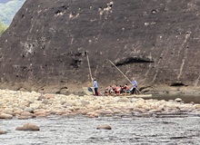 Escursione a bordo di una zattera di bambù