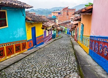 Case colorate a Guatapé