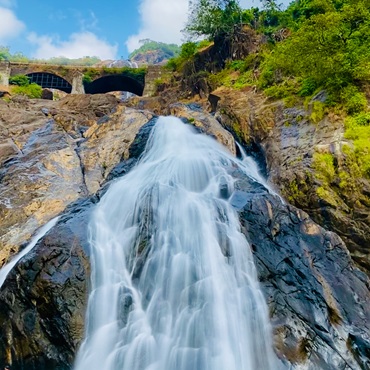 Dudhsagar Falls | Top 3 India Mumbai e Goa | Shiv Patel on Unsplash
